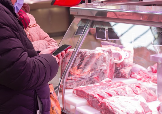 A modern meat shop with fresh meat cuts displayed in a glass counter, highlighting quality and professionalism. Explore the convenience to buy meat online Dubai for premium selections delivered to your doorstep.